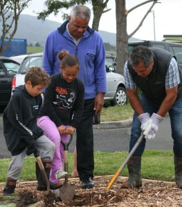 planting-harakeke-community